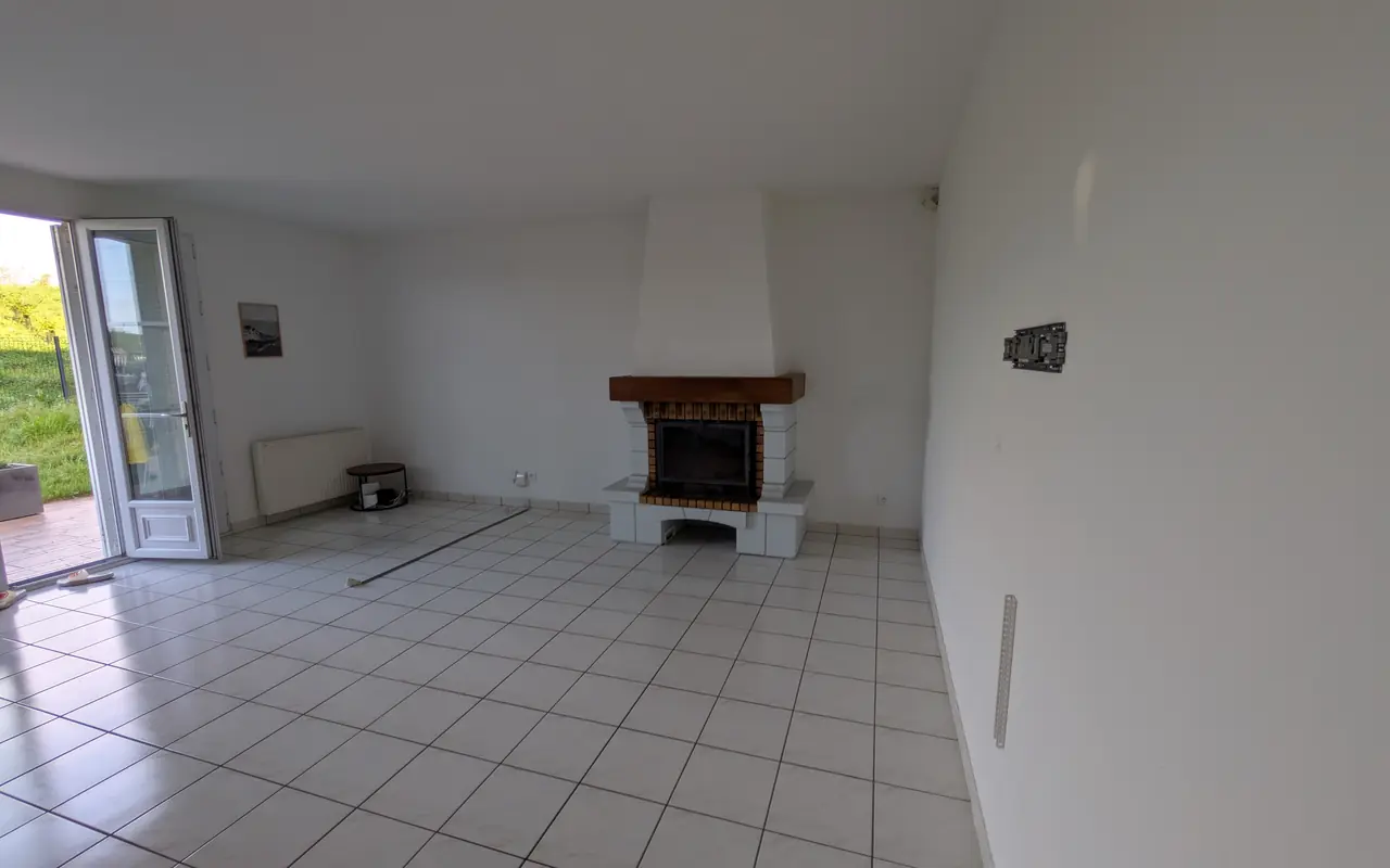 Une pièce à vivre figée dans son époque, rénovation intérieure d'une maison individuelle en Île-de-France