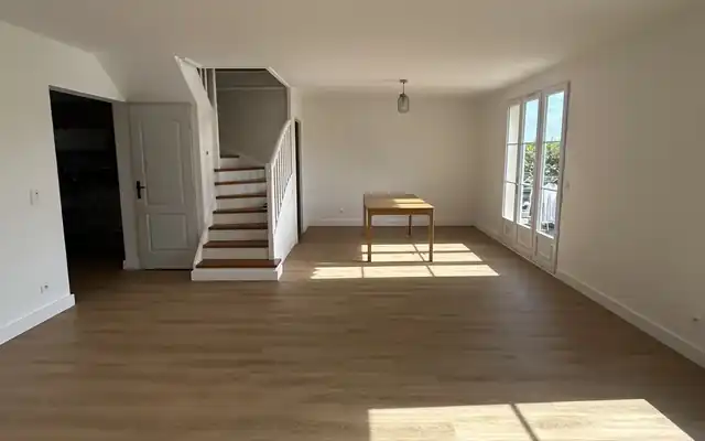 Dépose du carrelage et pose du sol, rénovation intérieure d'une maison individuelle en Île-de-France