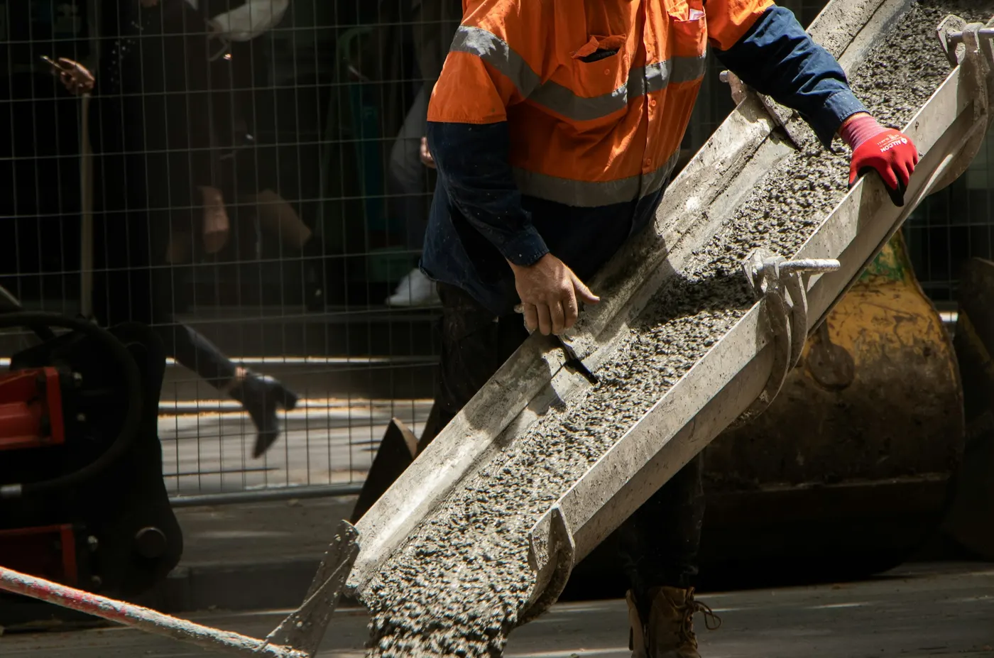 Coulage de béton sur un chantier de gros œuvre