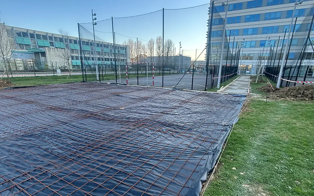 Aire de callisthénie 168 m² et son allée d'accès
