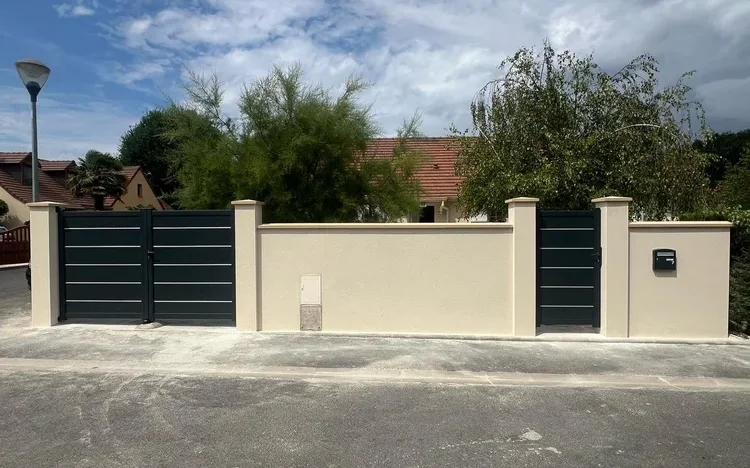 Garage 25 m² + clôture maçonnée et portail alu
